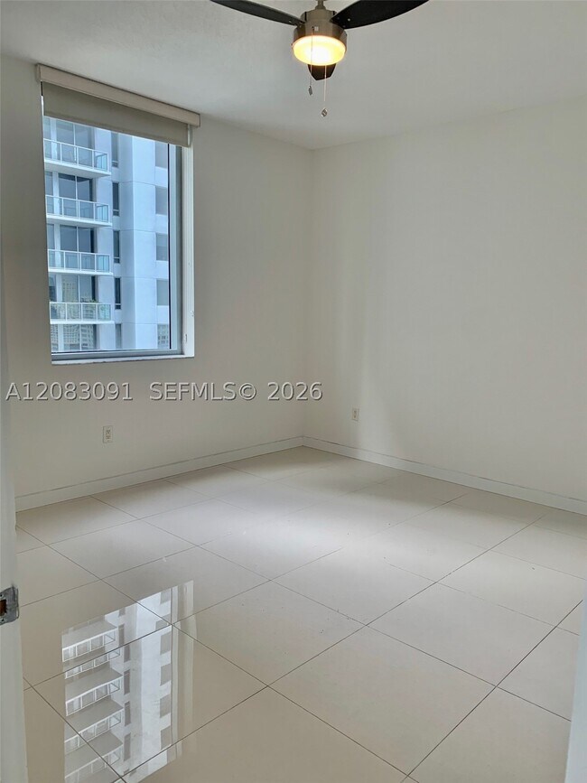 Building Photo - 1060 Brickell Ave