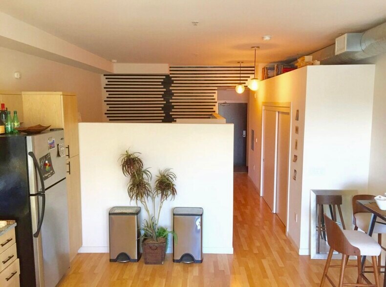 Building Photo - 889 Date St