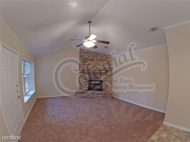 Building Photo - 215 E Robin Ln