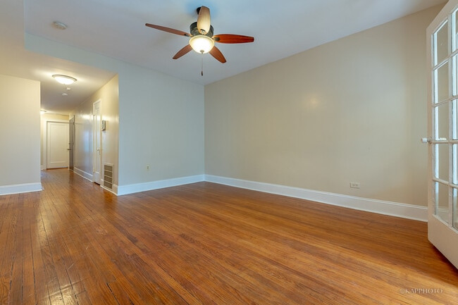 Building Photo - 6819 S Ridgeland Ave