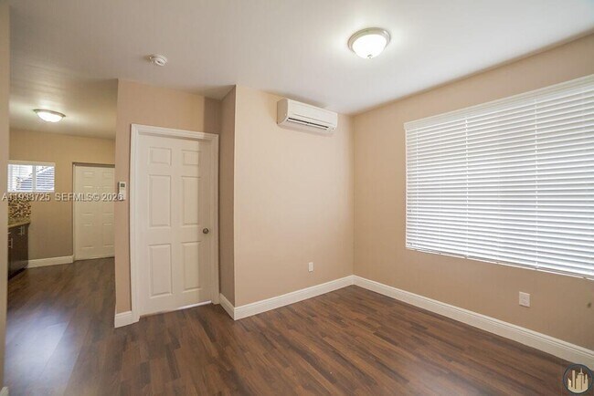 Building Photo - 1752 NW 1st St