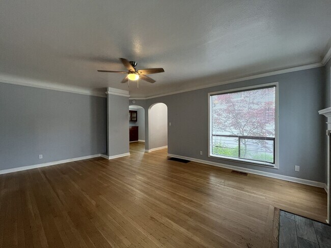 Building Photo - Three-Bedroom Home with Updated Kitchen & Vaulted Ceilings
