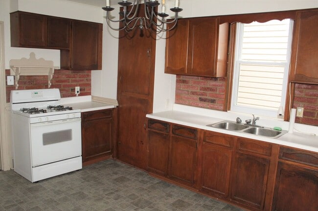 Building Photo - Single Family Home in Shrewsbury Borough
