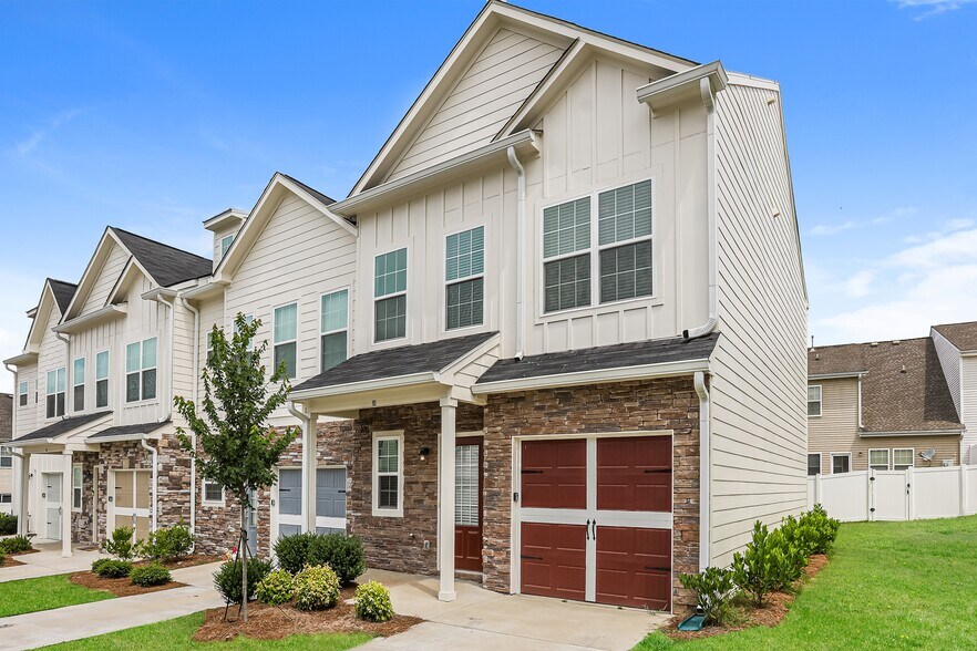 Building Photo - 83 Hidden Oak Dr