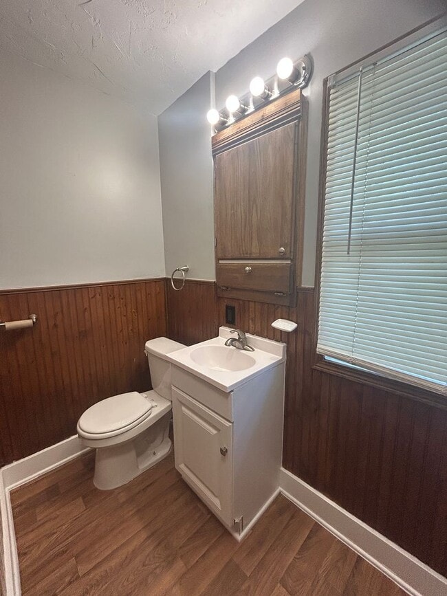 Building Photo - 3 Bedroom with a bonus room in East Davenport