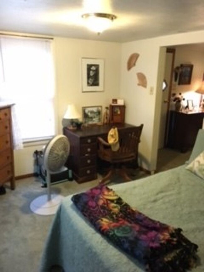 Building Photo - 1 Bedroom, 1 bath house in Bryan Park - Av...