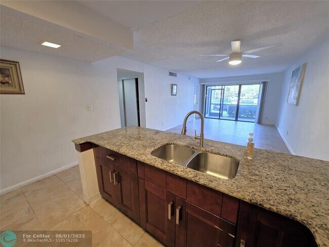 Building Photo - 2320 S Cypress Bend Dr