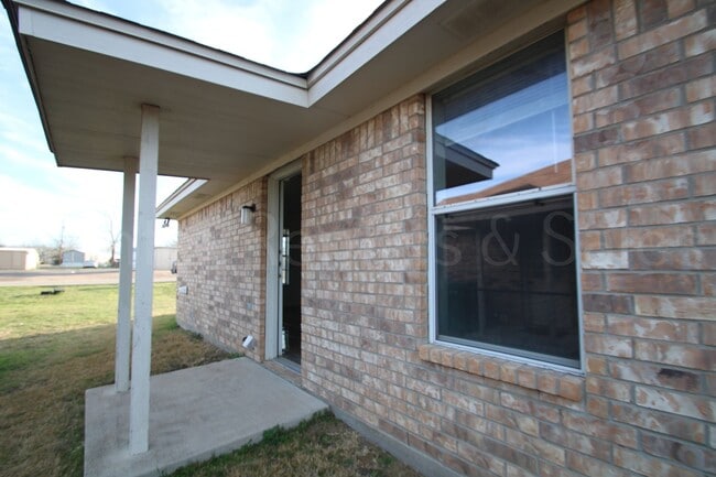 Building Photo - New Fence!