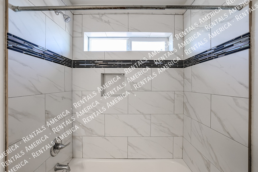 Building Photo - 11862 N 79th Dr