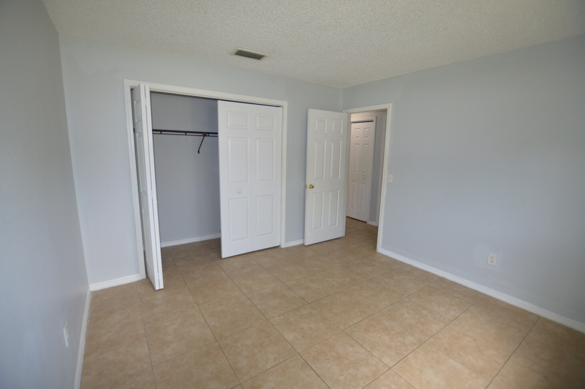 Building Photo - 7947 Pinehurst Dr