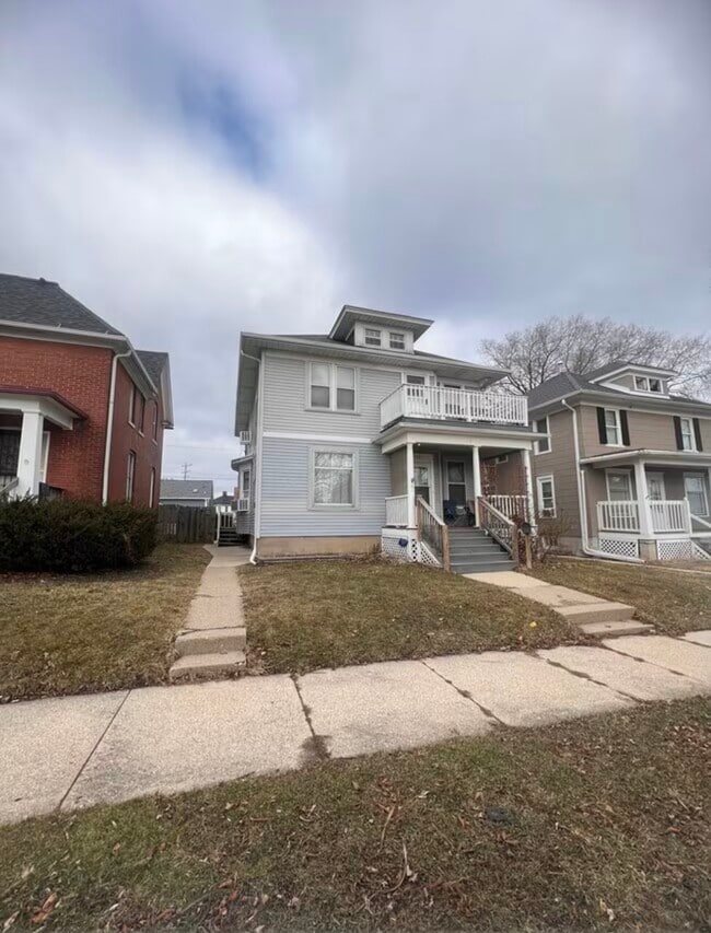 Building Photo - 2142 Clarence Ave