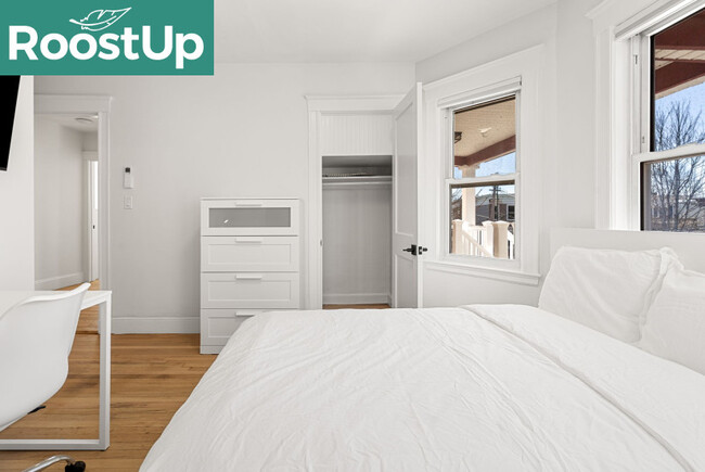 Building Photo - New RoostUp Furnished Private Bedroom with...