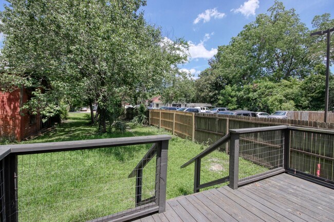 Building Photo - 1028 Duke St