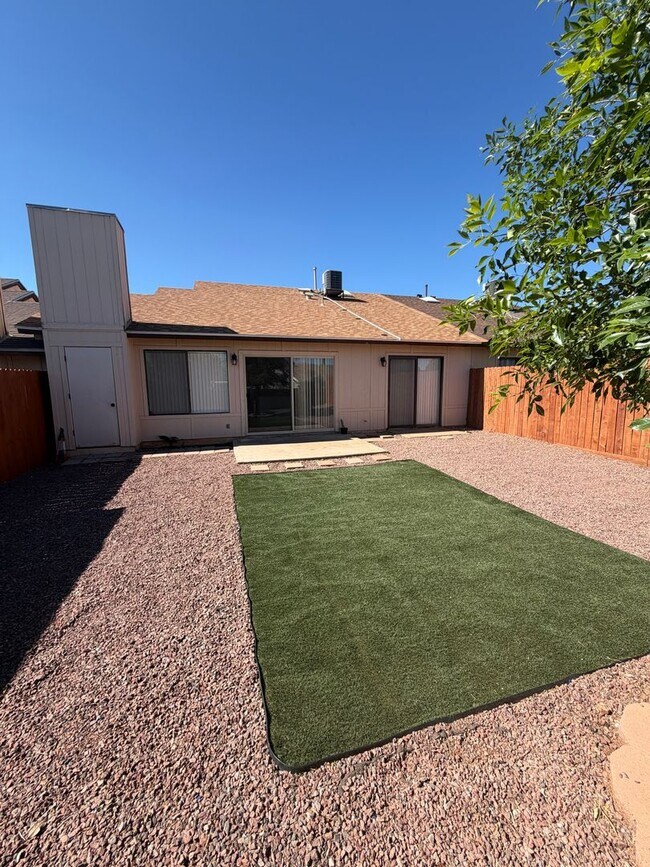 Building Photo - Updated 2 Bedroom 2 Bath with Office Near Fort Huachuca
