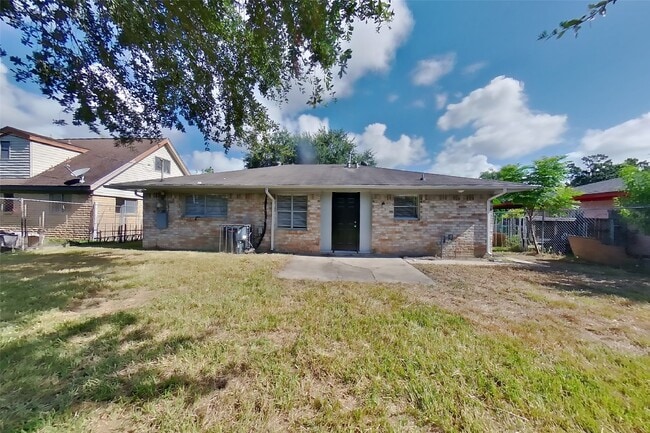 Building Photo - 4427 Oakside Dr