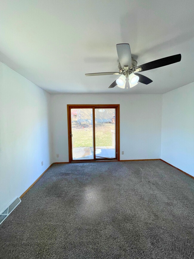 Building Photo - 705 Willow Run St