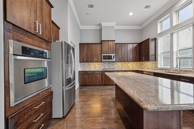 Building Photo - 10917 Upland Park