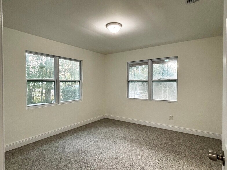 Building Photo - 2325 Westover Dr