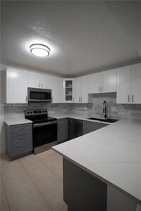 Building Photo - 6801 SW 147th Ave