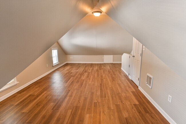 Building Photo - 142 S 29th St