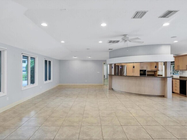 Building Photo - 3424 Tanglewood Dr