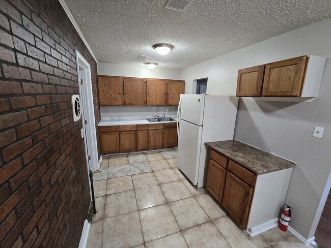 Building Photo - 3906 Hammett Dr