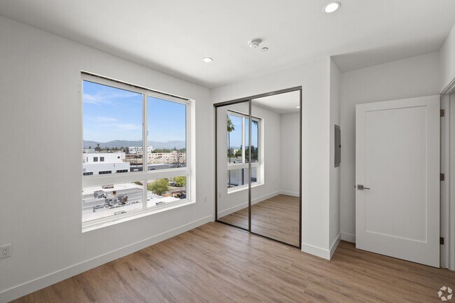 Building Photo - LAST UNIT LEFT!!!!! SPACIOUS 1BEDROOM 1 BA...