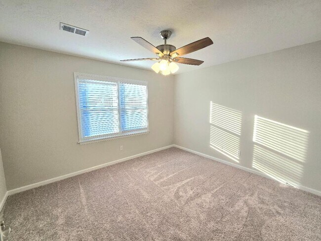 Building Photo - 4876 Rolling Hill Rd