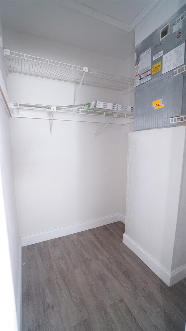 Building Photo - 5908 NW 81st Ave