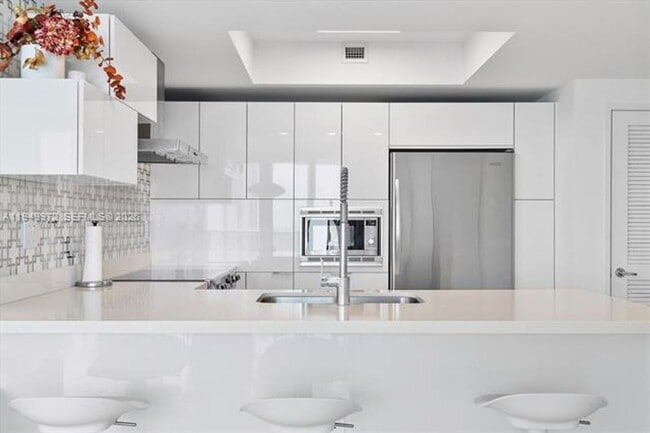 Building Photo - 200 Sunny Isles Blvd