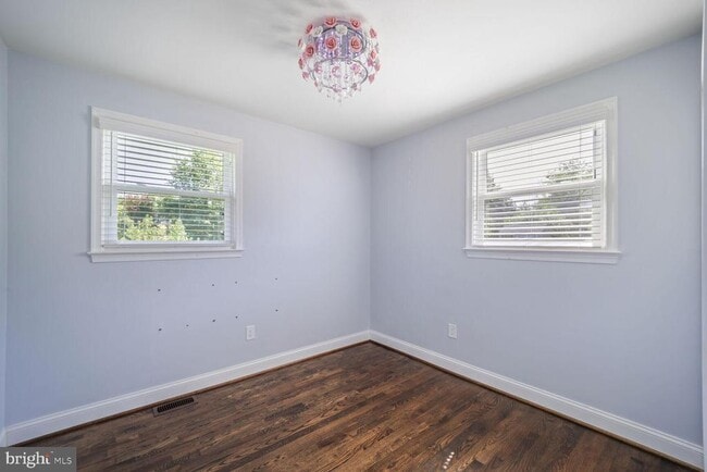 Building Photo - 9708 Glen View Dr