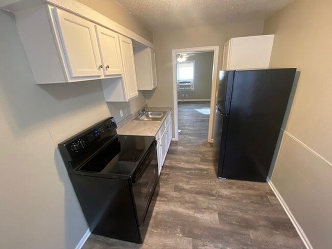 Building Photo - Central Park Apartments