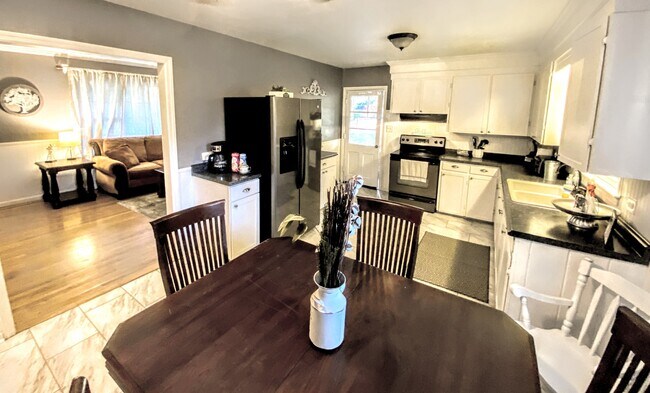 Building Photo - 2925 Center St