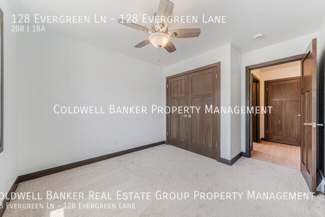 Building Photo - 128 Evergreen Ln