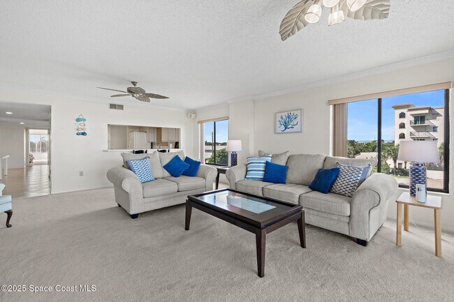 Building Photo - 6770 Ridgewood Ave