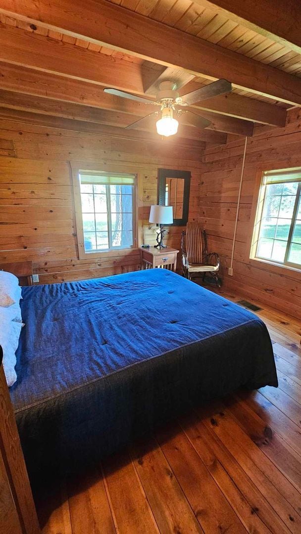 Building Photo - Beautiful cabin with privacy fully furnished