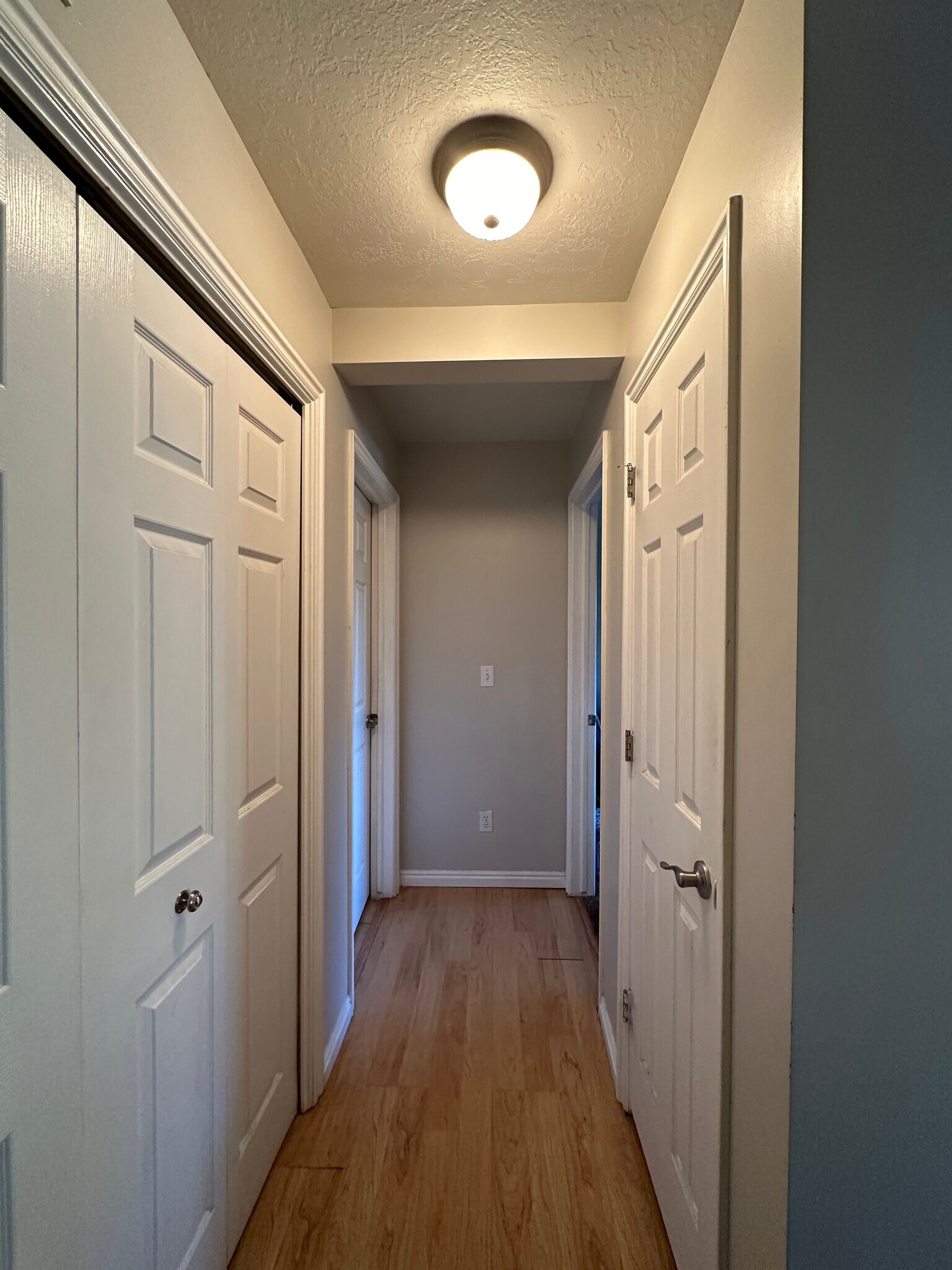 Building Photo - 687 W Jefferson Cv