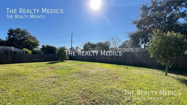 Building Photo - 1550 Pace Dr NW