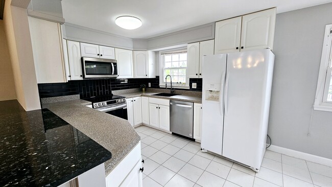 Building Photo - 4502 King Edward Ct
