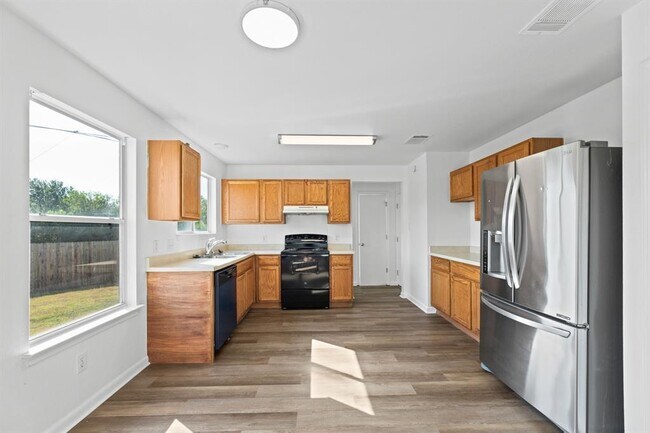 Building Photo - 722 Lavaca Loop