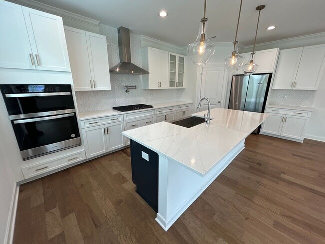 Building Photo - 6 Bedroom | 4 Bathroom New Construction Ga...
