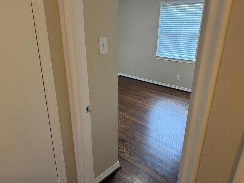 Building Photo - 8547 Stillwater Dr