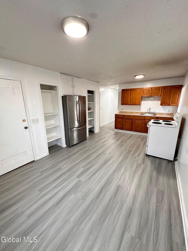 Building Photo - 3134 6th Ave