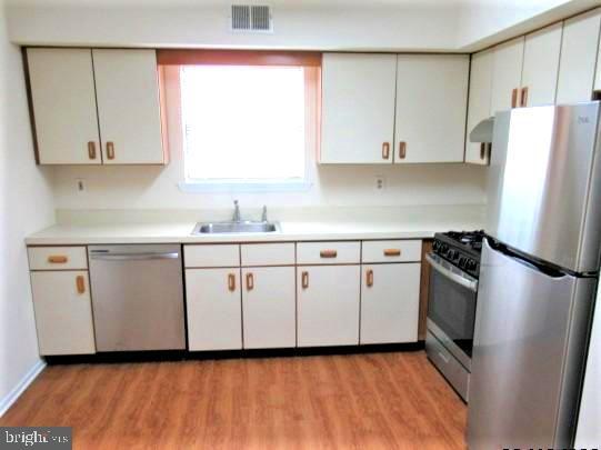 Primary Photo - 19 Barclay Ct