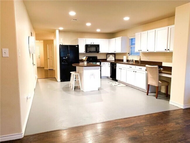 Building Photo - 8832 Elk Creek Ln