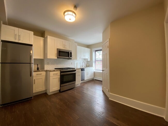 Building Photo - 338 2nd St