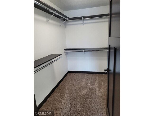 Building Photo - 1929 Cypress Ct