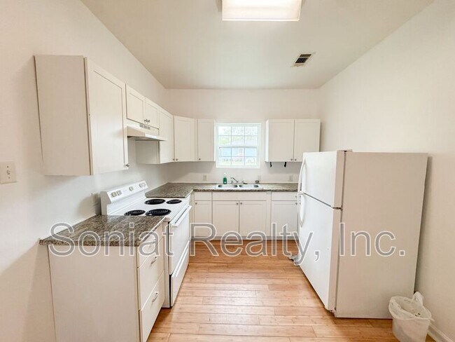 Building Photo - 4501 Majestic Oaks Dr