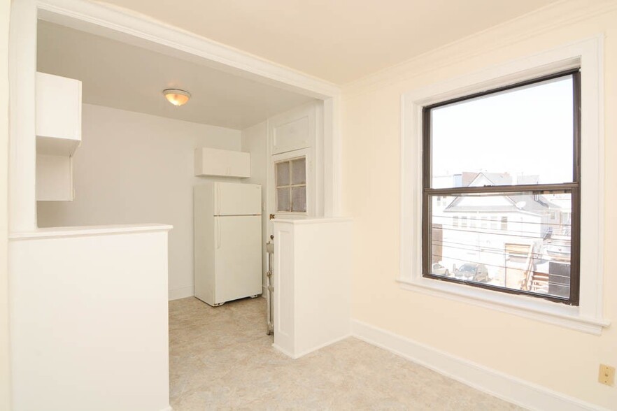 Building Photo - 2336 N Spaulding Ave