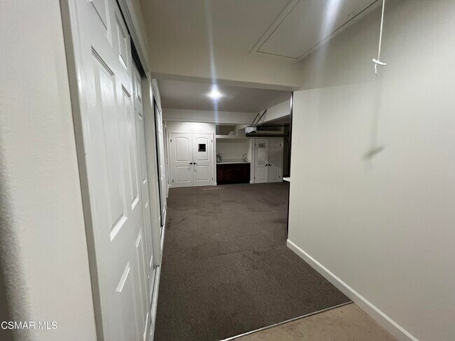 Building Photo - 334 W Avenida De Las Flores